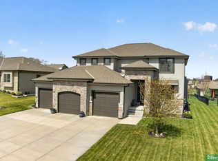 512 Sherwood Dr, Gretna, NE 68028