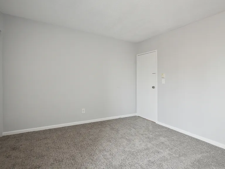 Golden Hill Apartments — Photo 35