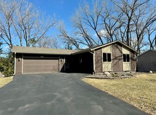 3910 Pebblebrook Dr, Bloomington, MN 55437