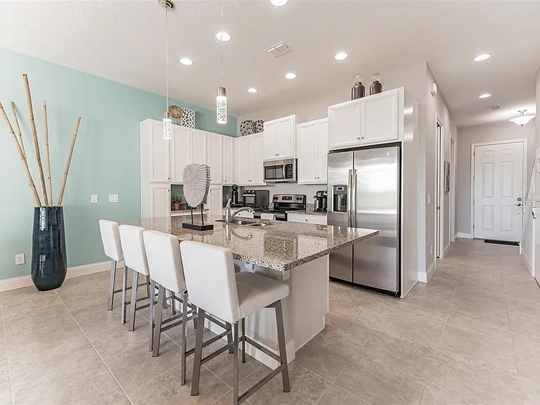 490 Captiva Dr — Photo 3