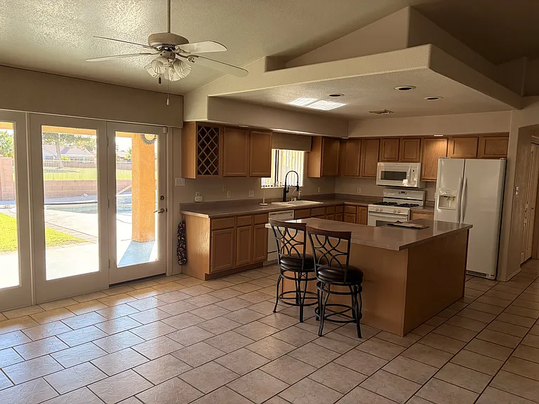 10390 S Fairway Dr — Photo 4