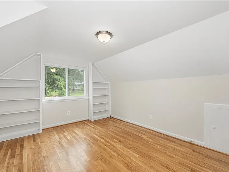 8624 Parliament Dr — Photo 25