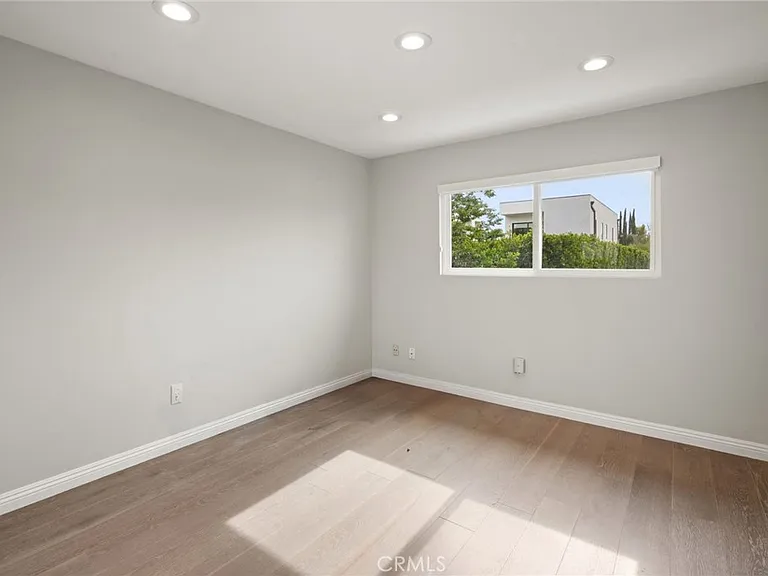 6215 Hesperia Ave — Photo 15