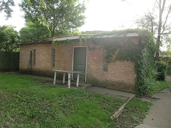 5th image of 12833 Sacramento Ave