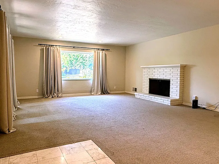 1711 Cabana Dr — Photo 5