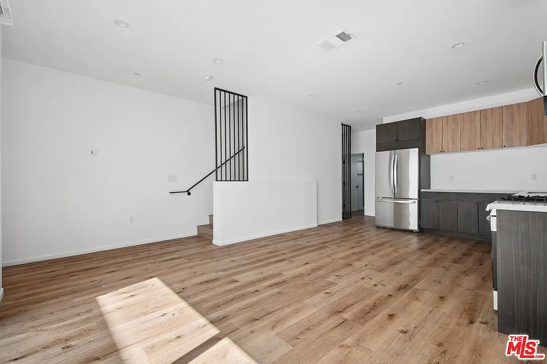 5 bed, 4.0 bath, 1850 sqft, $4,995 — Photo 3