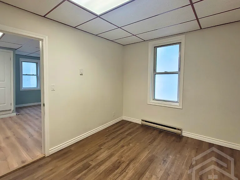 75 Robinson St #1 — Photo 4