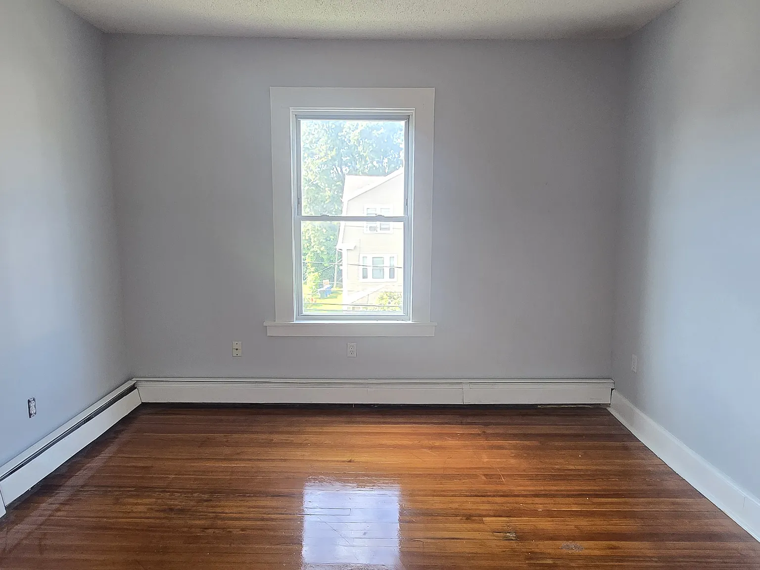 4 bed, 1400 sqft, $2,150 — Photo 3