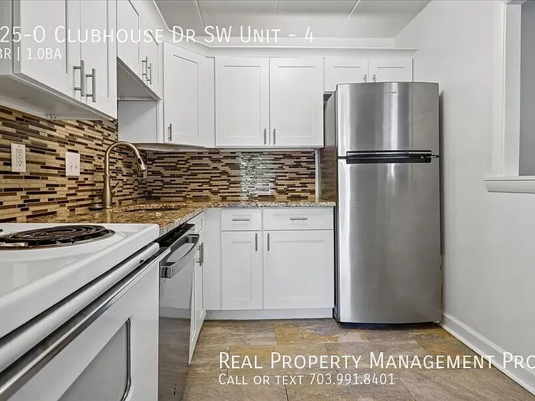 125O Clubhouse Dr SW #4 — Photo 6