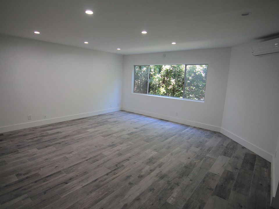 1st image of 811 1/2 6th St #102