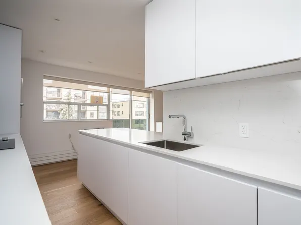 365 Eglinton Avenue East