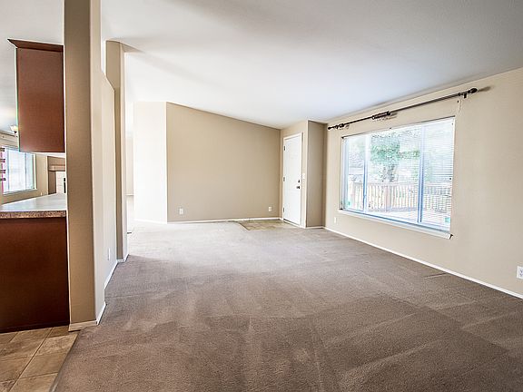 4th image of 3009 E Houston Ave