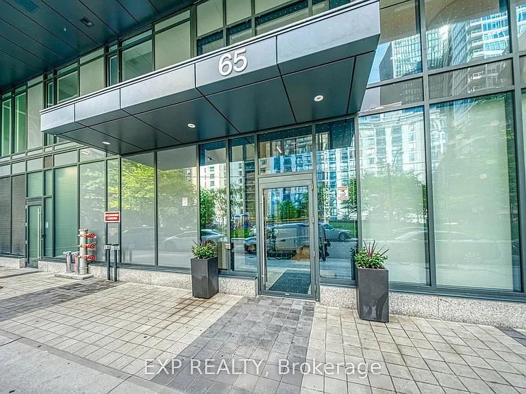 65 Mutual St #1502 — Photo 2