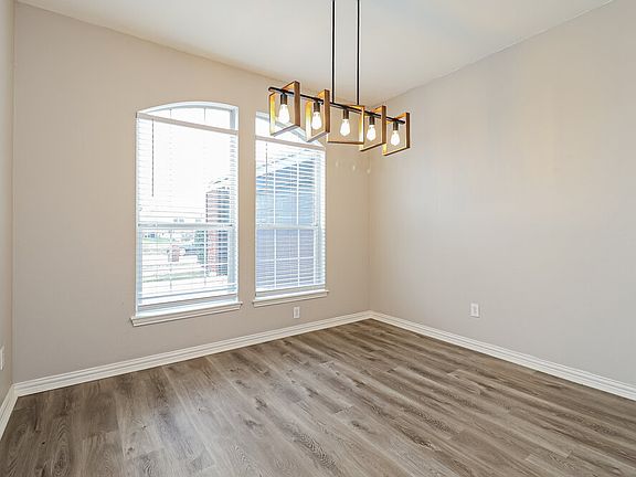 5th image of 113 Oak Hollow Ln