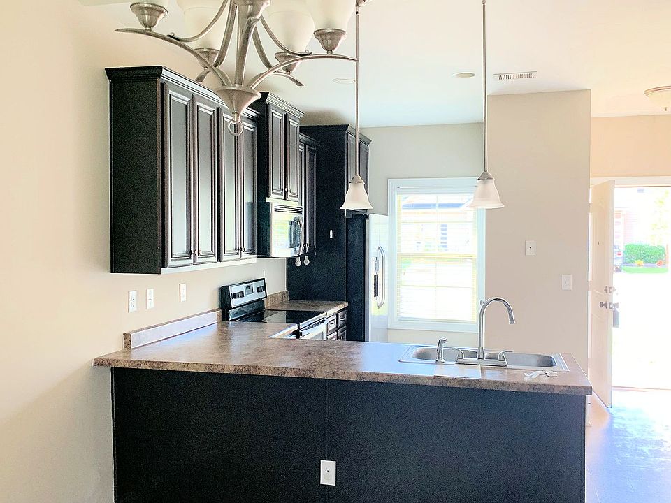 2nd image of 925 Erika Ln