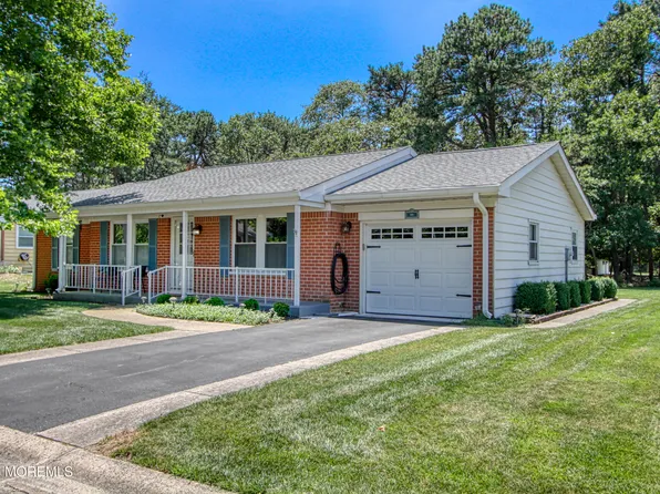 35 Constitution Boulevard, Manchester, NJ 08759