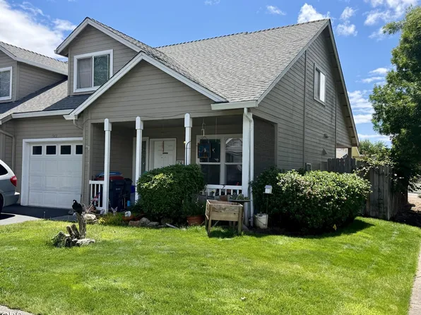 1902 Pebble Way, Eagle Pt, OR 97504
