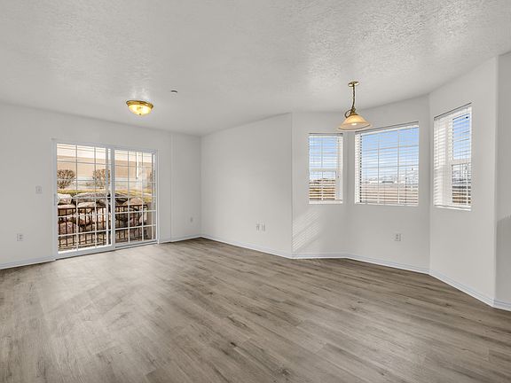 3rd image of 109 W Daybreak Ln #3I