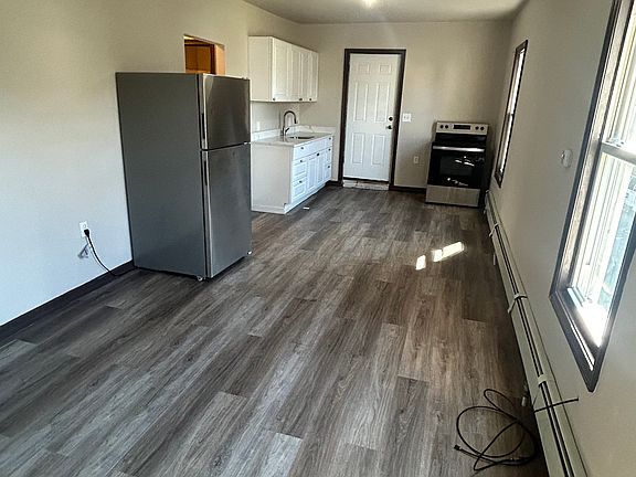 2nd image of 614 Moosic St APT 2