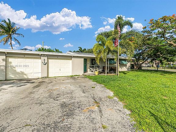 5th image of 3645 SW 23rd Ct