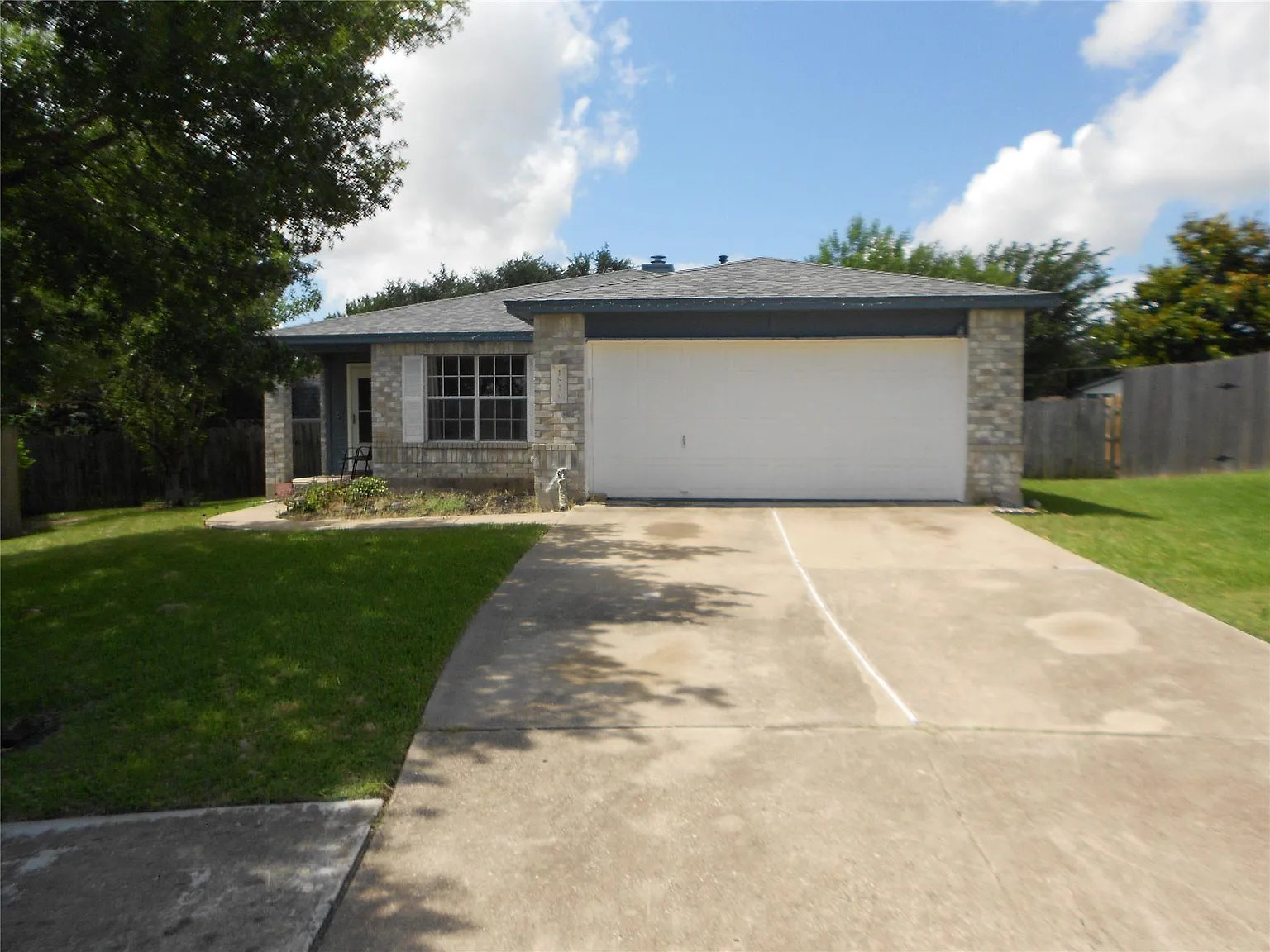 3 bed, 2.0 bath, 1456 sqft, $1,800 — Photo 1
