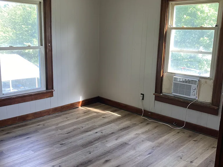 101 Freeman Ave — Photo 6