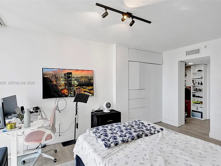 1750 N Bayshore Dr #2510 — Photo 21