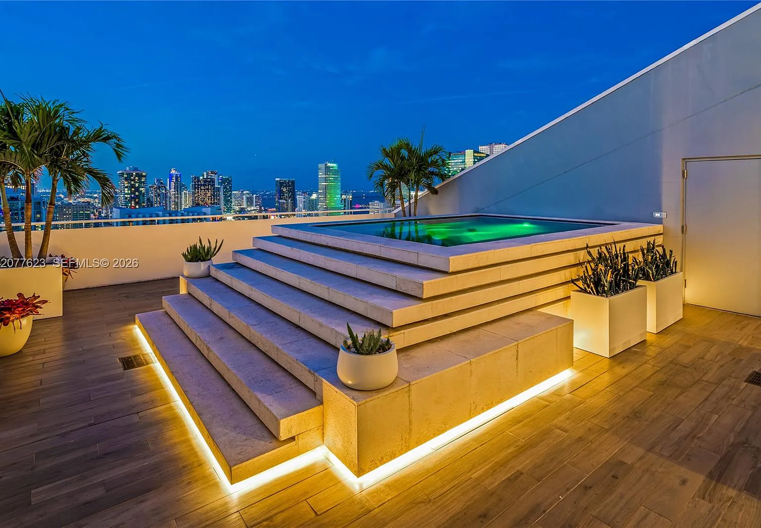 Rise Condo — Photo 2