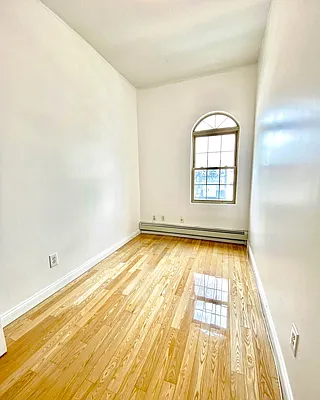 Rented by Amorelli Realty | media 22