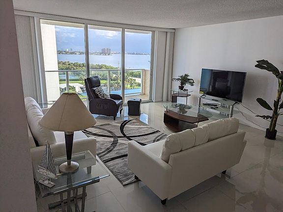 4th image of 5440 N Ocean Dr APT 705