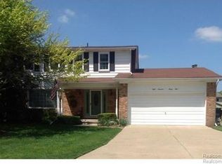 839 Dunedin Dr, Rochester Hills, MI 48309
