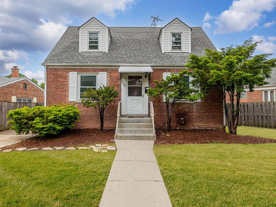 2nd image of 5030 W 64th Pl