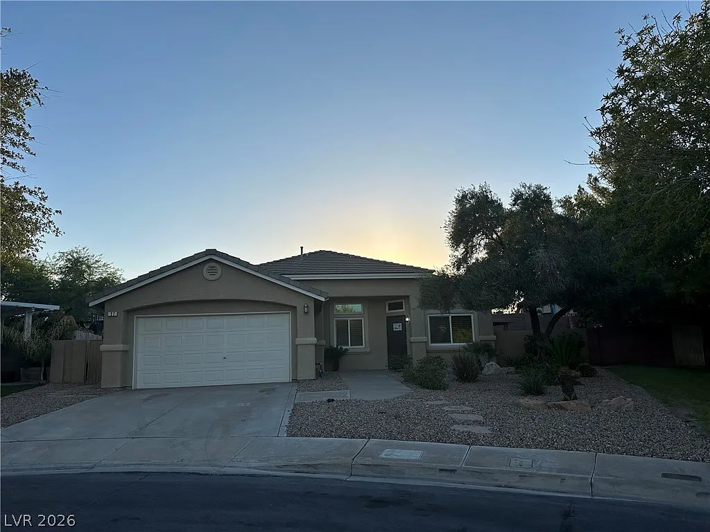 3 bed, 2.0 bath, 1664 sqft, $2,200 — Photo 1