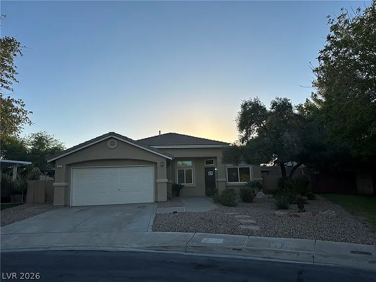 27 Garrett Ct — Photo 1