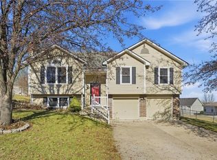 1214 SW Windcrest Ct, Grain Valley, MO 64029