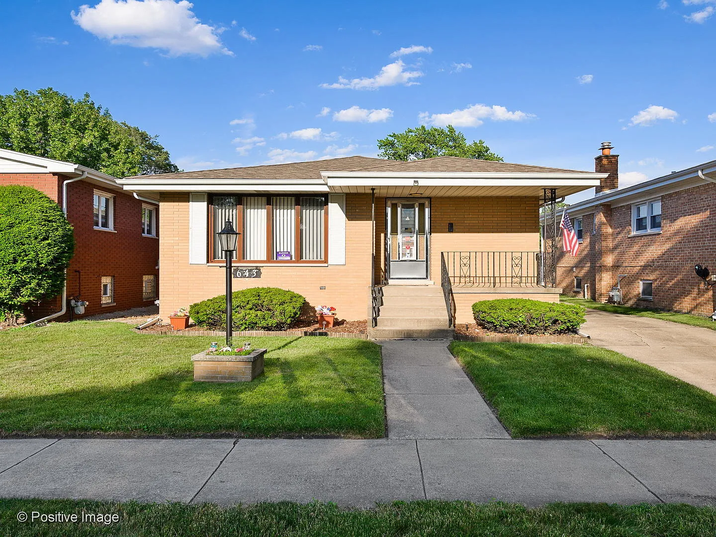 643 Superior Ave photo 1