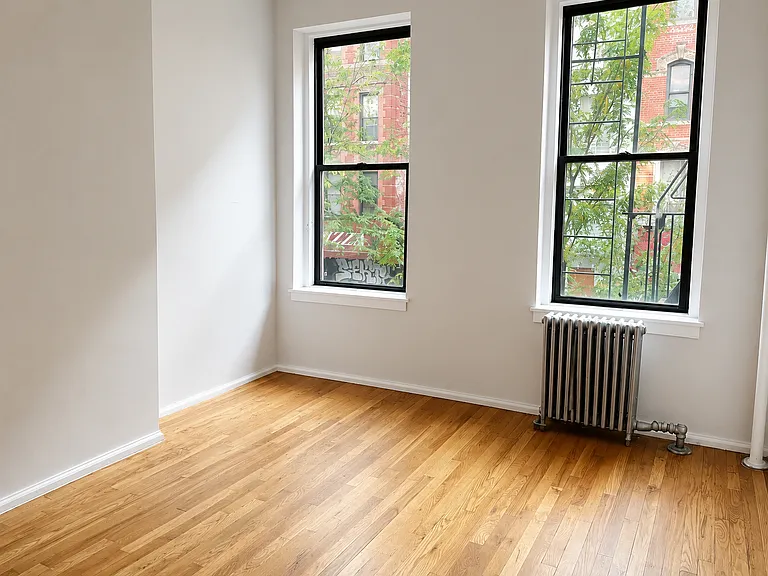 233 E 4th St #3D — Photo 5
