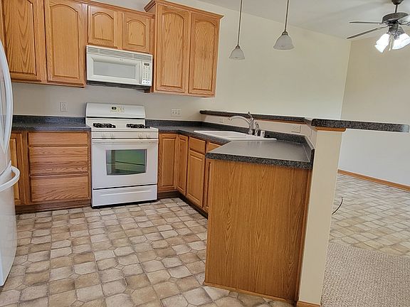 Great Counter space & Breakfast Bar