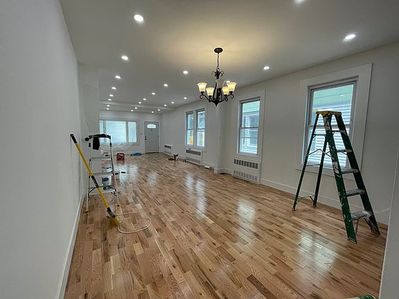 3rd image of 1551 E 54th St #1