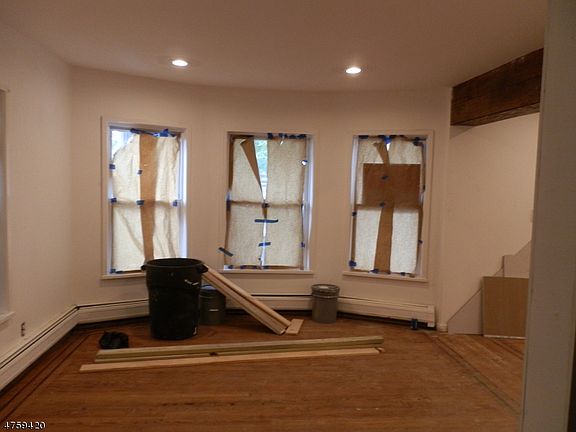 5th image of 1020 Sanford Ave
