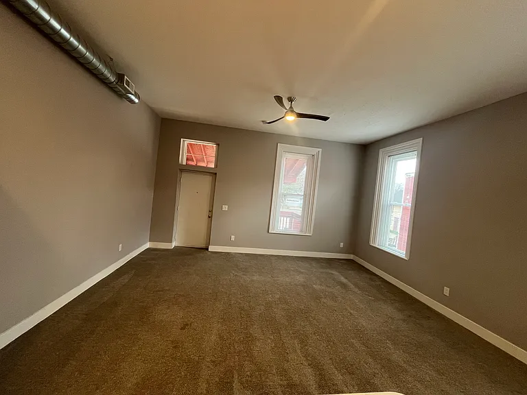 138 Canal St N — Photo 12