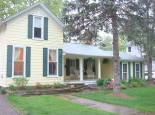282 S Franklin St, Chagrin Falls, OH 44022
