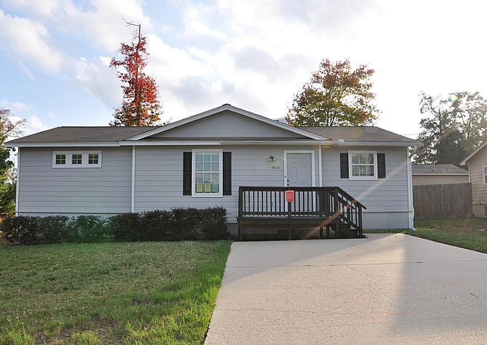 1st image of 9631 Oak Hill Dr