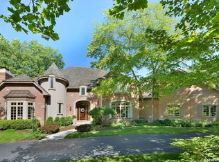 330 Belle Foret Dr, Lake Bluff, IL 60044