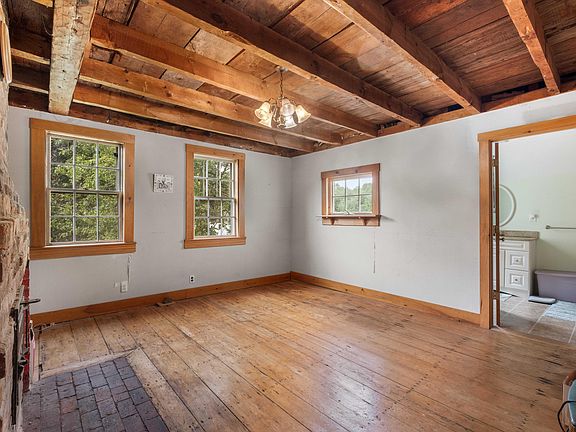 5th image of 131 Dennett Road