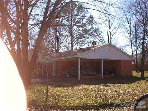 2nd image of 102 E Cloverdale Dr