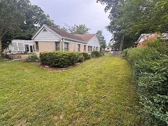 4th image of 1406 Rosedale Ln