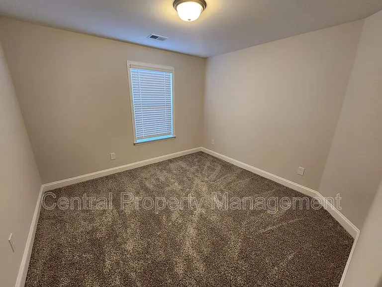512 Dottie Ct — Photo 24