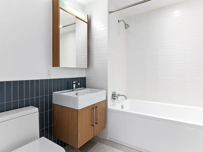 415 Red Hook Ln #6E — Photo 5