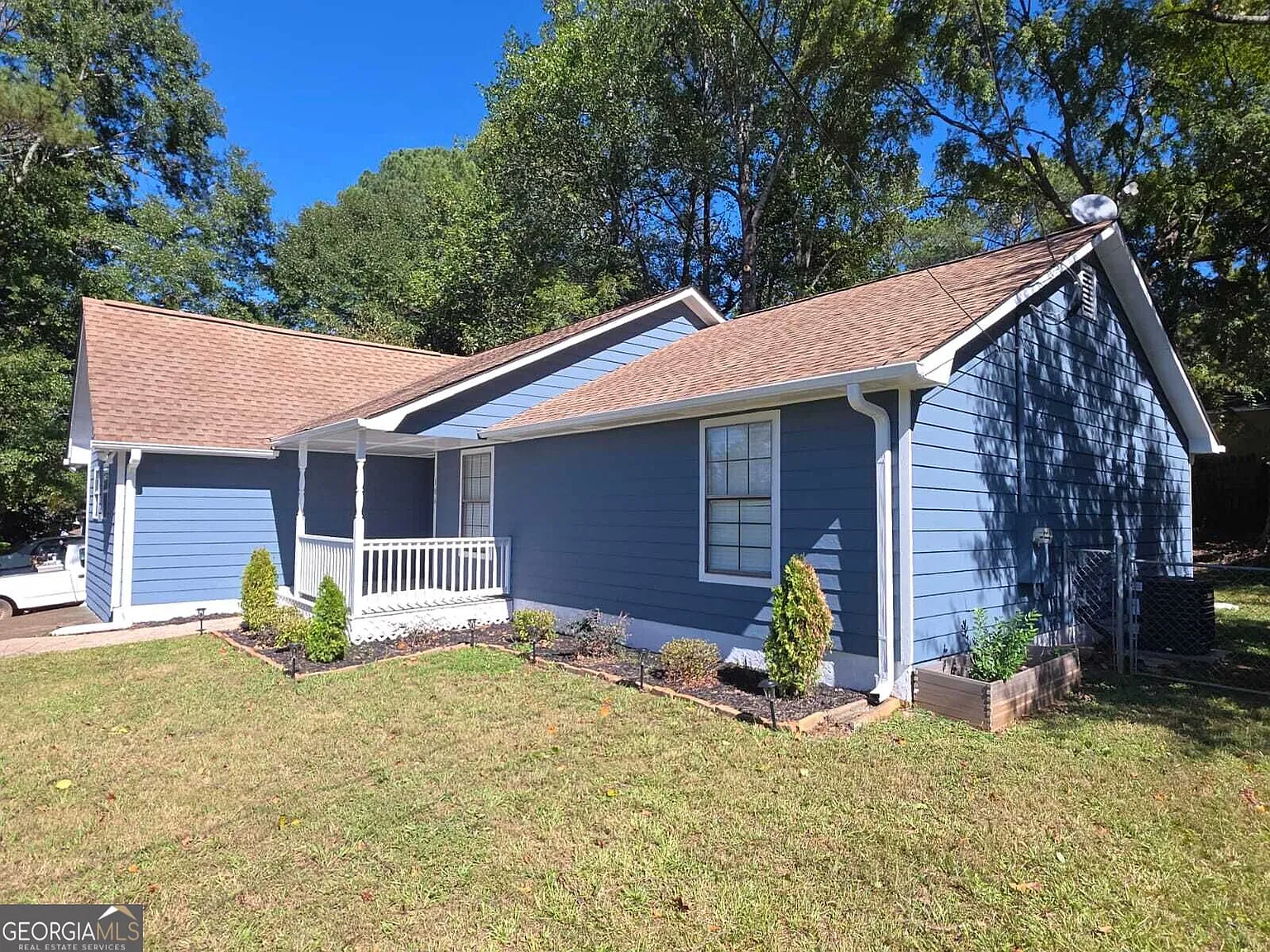 3 bed, 2.0 bath, 1502 sqft, $1,950 — Photo 2